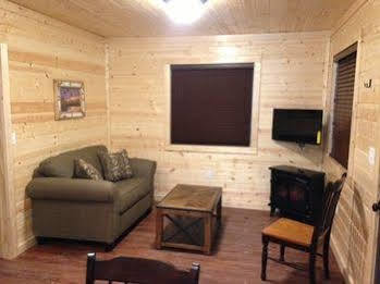 The Lodge At Van Hook New Town Extérieur photo